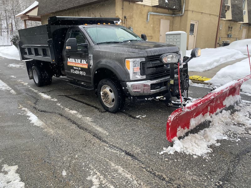 Parking lot snow plowing in hardyston nj